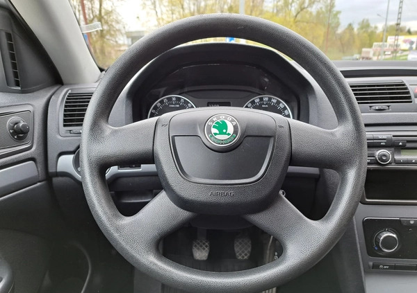 Skoda Octavia cena 22900 przebieg: 257000, rok produkcji 2011 z Szydłowiec małe 407